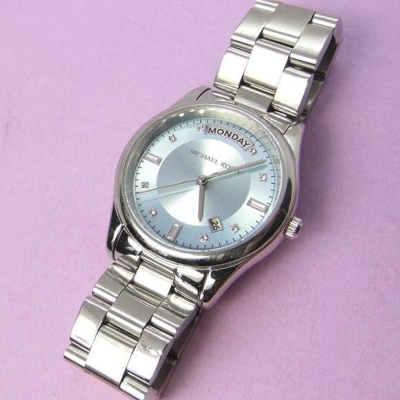 MICHAEL KORS Blue Dial w/ Crystal - Picture 1 of 8